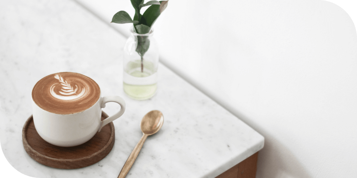 Het verschil tussen cafeïne en theïne